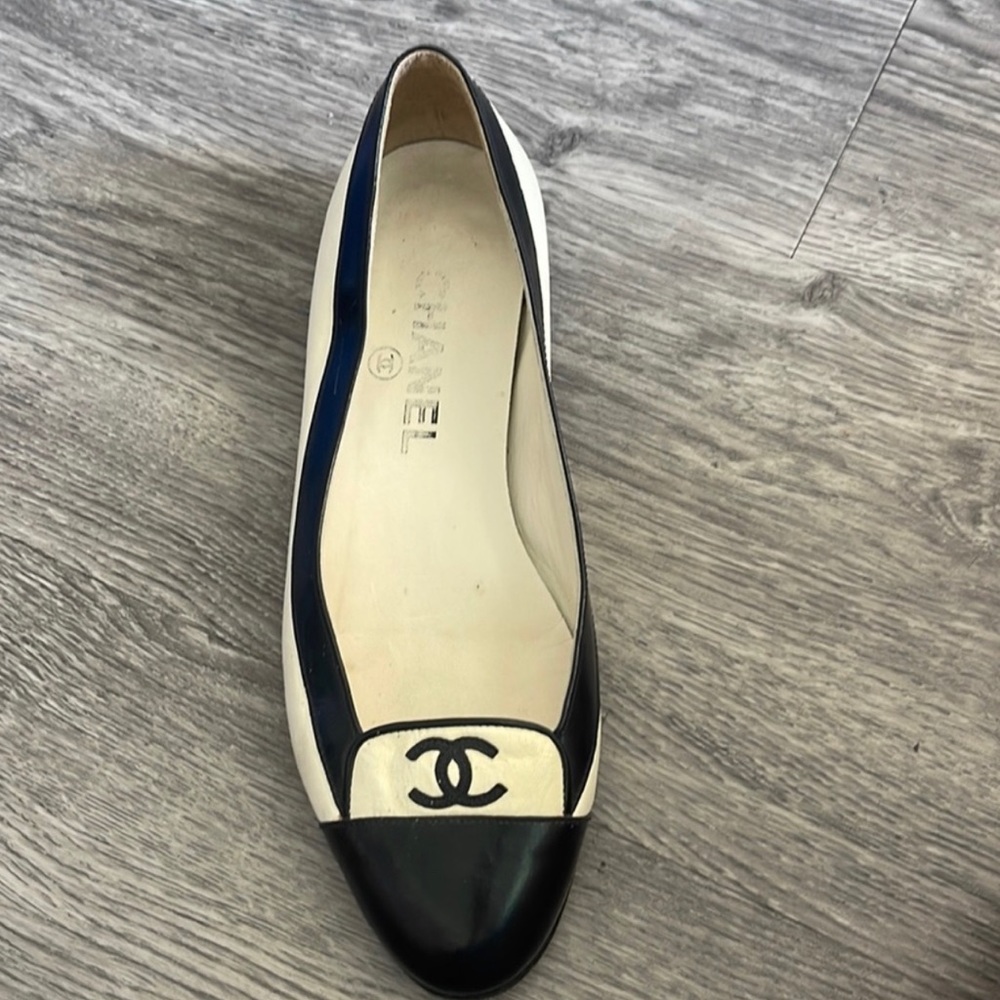CHANEL SINGLE LEATHER FLAT